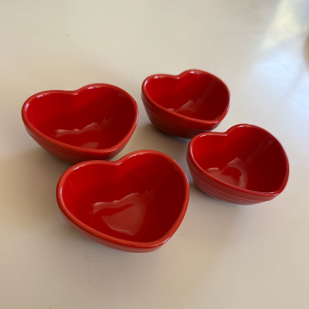 Le Creuset Limited Edition Mini Heart Bowls set of 4 - Picture 2 of 3
